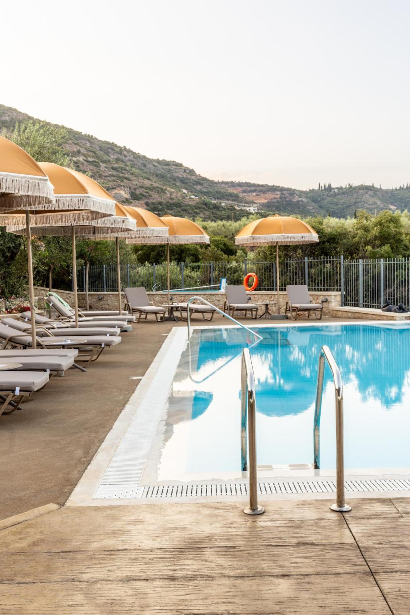 Olympia Zervea Studios With Pool - Apartment Kardamyli Exterior photo